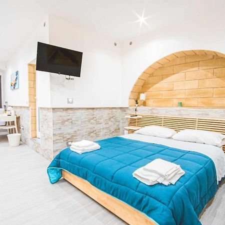 The Castle Apartment Бари Экстерьер фото