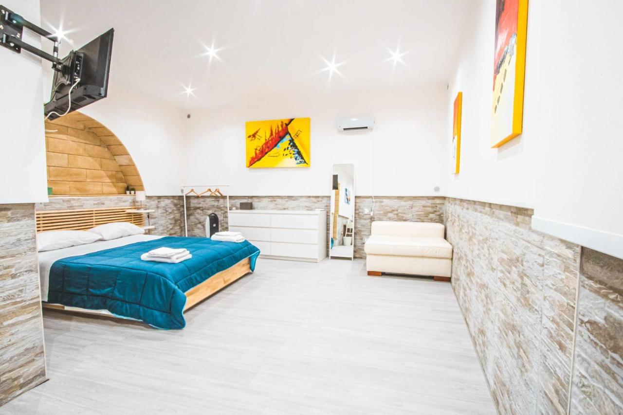 The Castle Apartment Бари Экстерьер фото