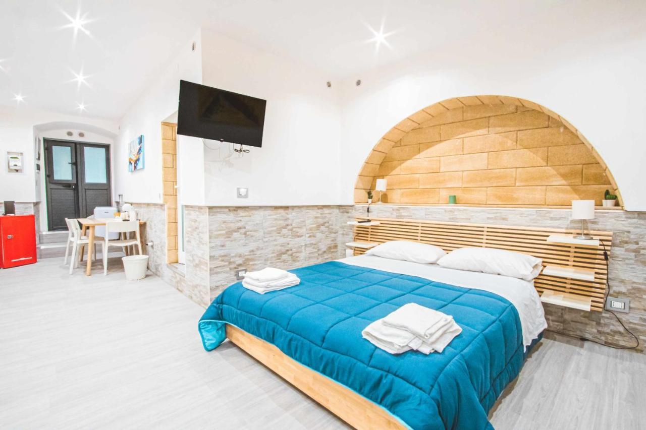 The Castle Apartment Бари Экстерьер фото